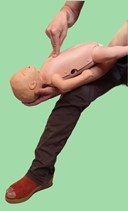 illustration des compressions thoraciques chez nourrisson 